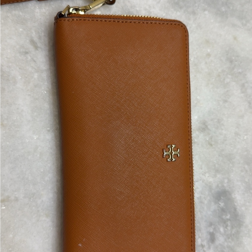 Tory Burch Brown Leather Zip Wallet authentic